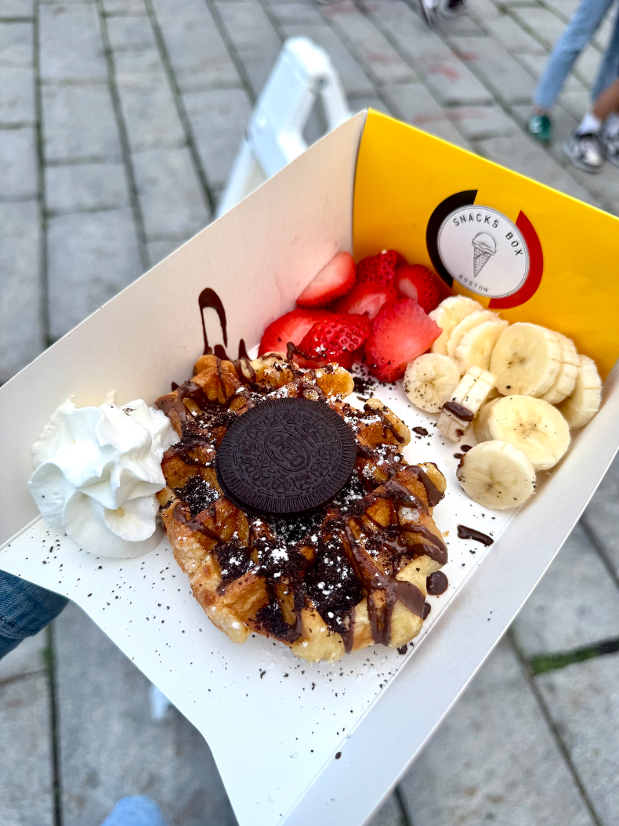 SNACKSBOX Boston banana strawberry oreo waffle